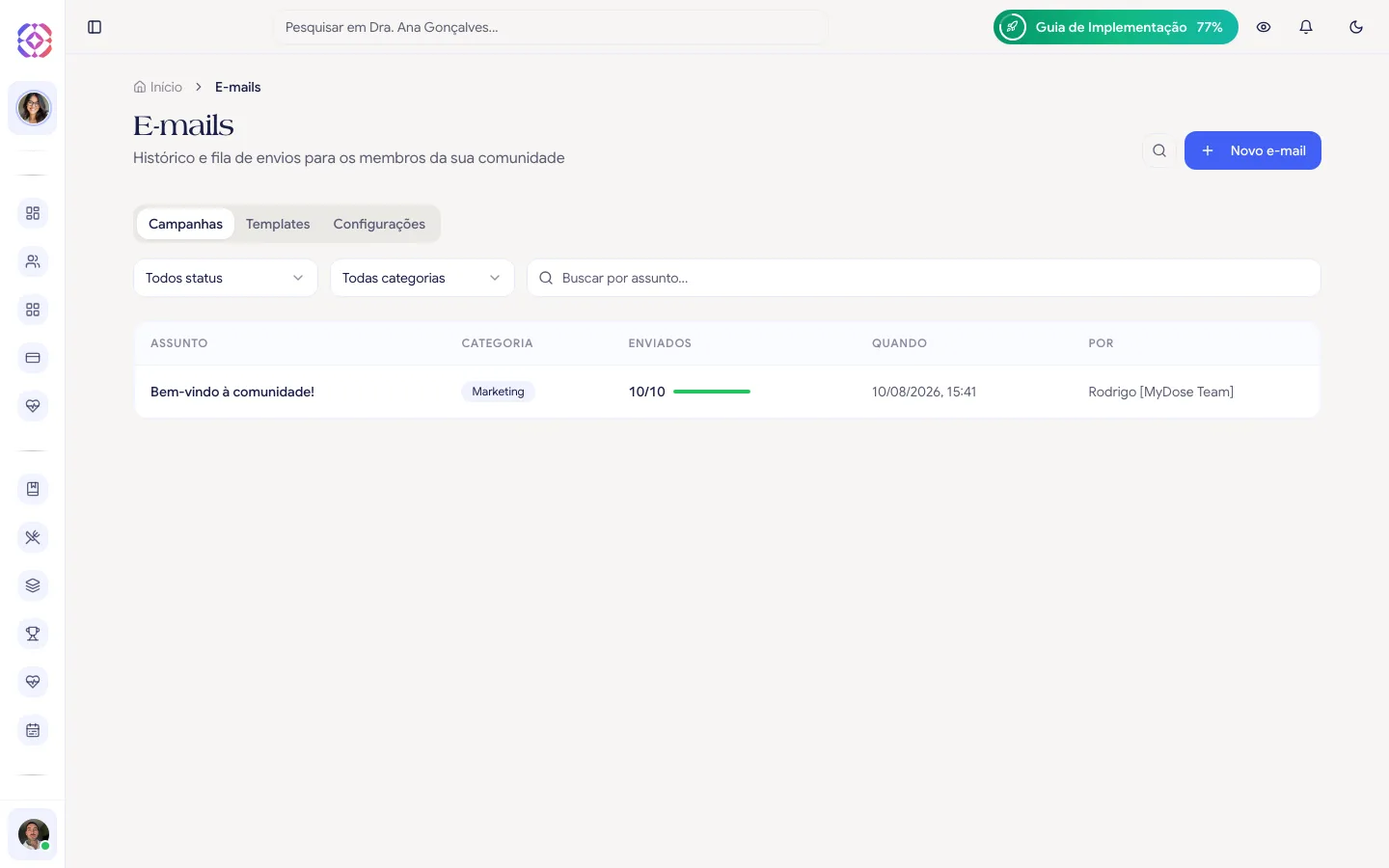 Área de E-mails na aba Campanhas, com filtros de status e categoria, busca por assunto e a tabela de envios